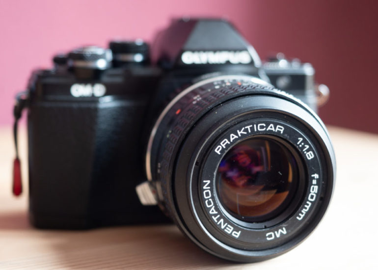 Olympus OMD EM 10 Mark 2 mit aufgesetzten Pentacon 50mm Blende 1.8