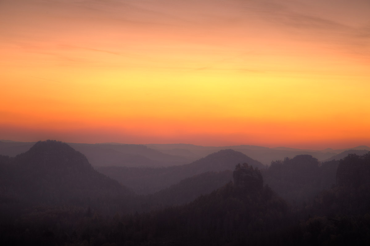 Sonnenuntergang im Elbsandsteingebirge