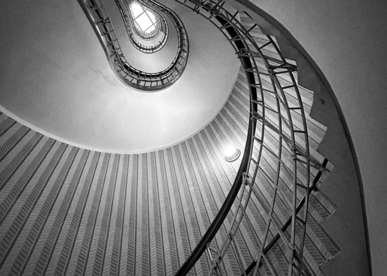 Treppenaufgang Schwarz/weiß-Fotografie